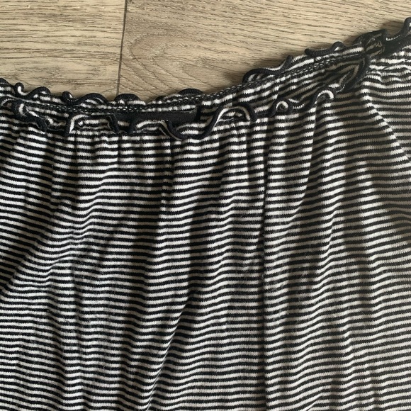 Forever 21 Striped ruffle top - Picture 4 of 4